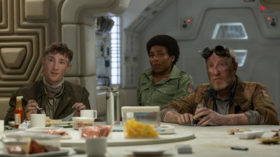 Кадр из 5 серии 1 сезона сериала «Чужой: Земля»